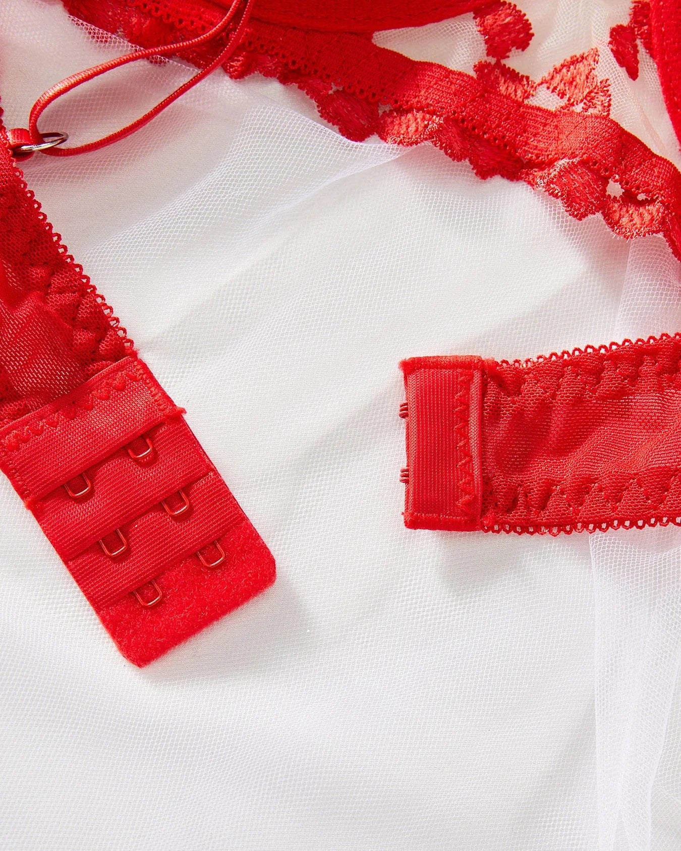 Conjunto de lencería sexy de malla transparente roja con corazones de SABINE